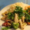 Penne s brokolicí, sušenými rajčaty, pórkem a tofu; pečená dýně, kysané zelí, dřínové "olivy", polníček, medvědí česnek.