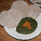  Chapati se „špenátem“ z listů mangoldu, kostivalu a bršlice